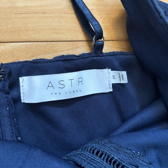 ASTR the Label Lace V-Neck Cocktail Dress Womens Medium New With Tag Navy Blue - Picture 6 of 7